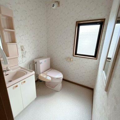 2階トイレには洗面所が付いています！
