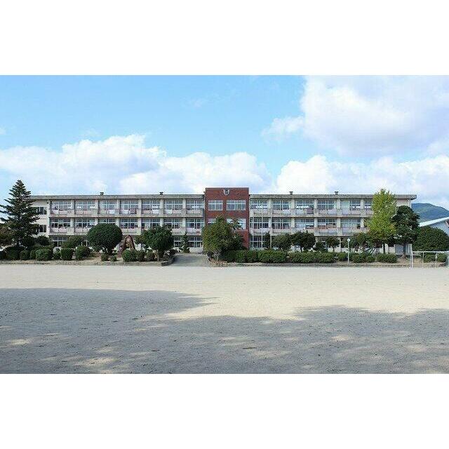 伊万里市立 大坪小学校まで1500m