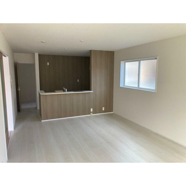 モダンなアクセントクロス採用で壁も一つのインテリア（1号棟）