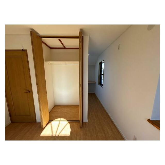 「2階南東側洋室」開放感のあるクローゼットです