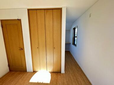 「2階南東側洋室」二つ目のクローゼットです