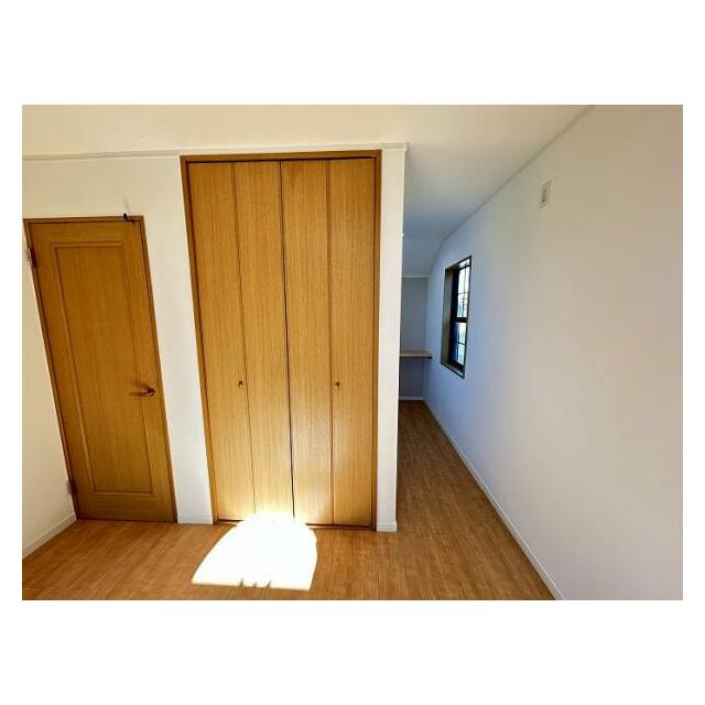 「2階南東側洋室」二つ目のクローゼットです