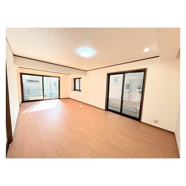 1階リビング　約15.5帖　別角度から