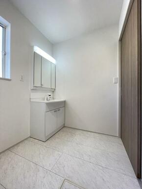 朝の準備・毎日の洗濯・帰宅後のお風呂と大活躍の洗面スペース＾＾