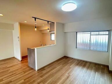 「LDK」ソファ・テーブル・イス等の家具を設置しており、そのままお引き渡し致します