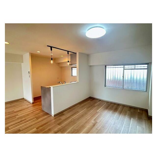 「LDK」ソファ・テーブル・イス等の家具を設置しており、そのままお引き渡し致します