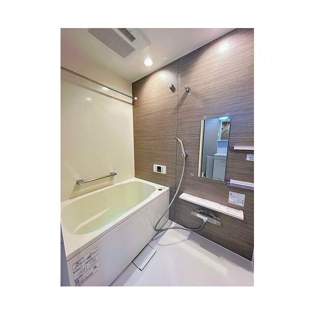 「浴室」浴室も新規交換を行っております。