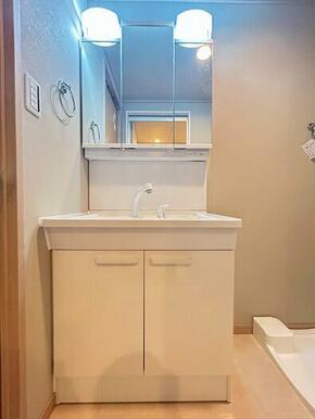 「脱衣所」洗面台は新品交換を行っております。