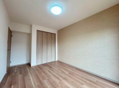 「東側洋室」別角度からのお写真です。