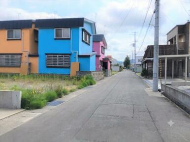 西側からの接道の様子