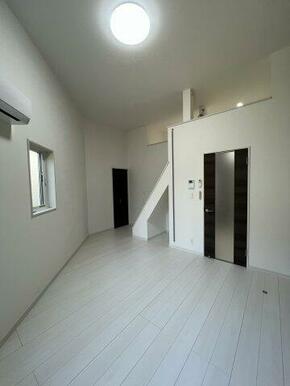 天井高があるので開放感がございます（※写真は同間取り1階のお部屋）