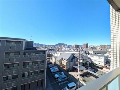 南西側、バルコニーからの眺望です。