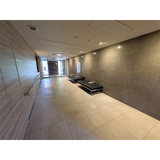 住まう方を優雅に迎え入れる、高級感あふれるエントランス。