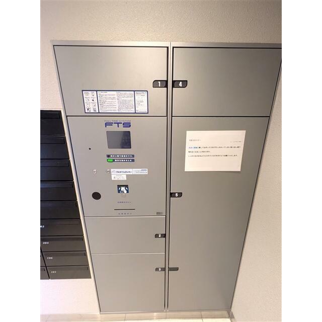 宅配ボックス。大きなお荷物も受け取れます。