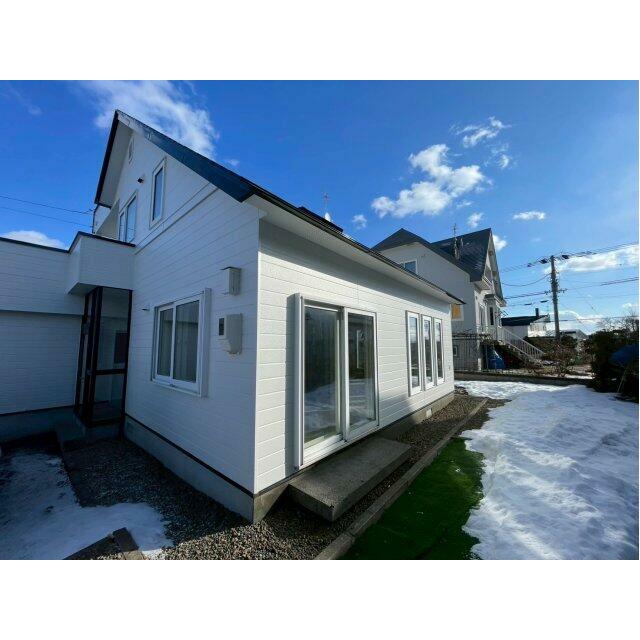 庭は一部人工芝敷設スペースがあります。