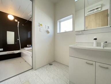 朝の準備・毎日の洗濯・帰宅後のお風呂と大活躍の洗面スペース