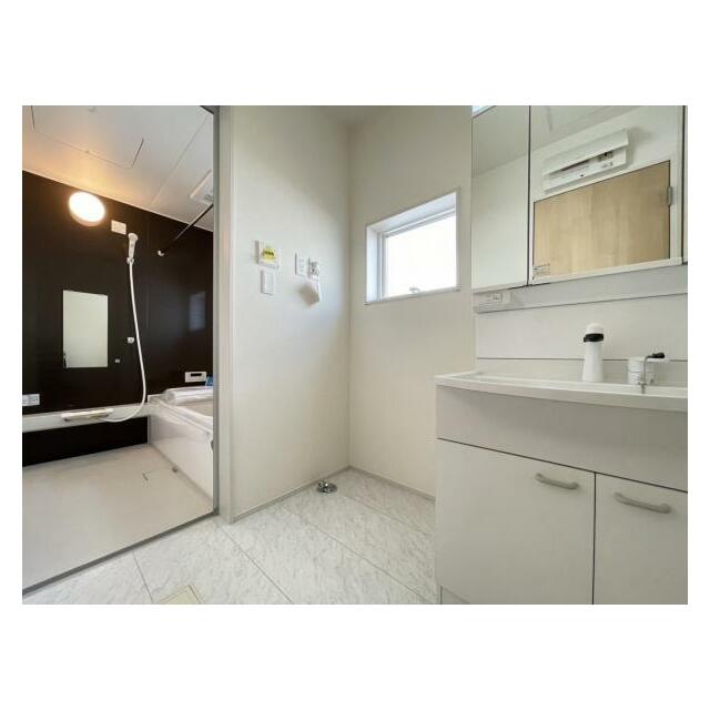朝の準備・毎日の洗濯・帰宅後のお風呂と大活躍の洗面スペース