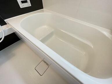 ゆったりと浸かれる1坪風呂を採用！1日の疲れを癒してくれる浴室は窓のある開放的な空間＾＾