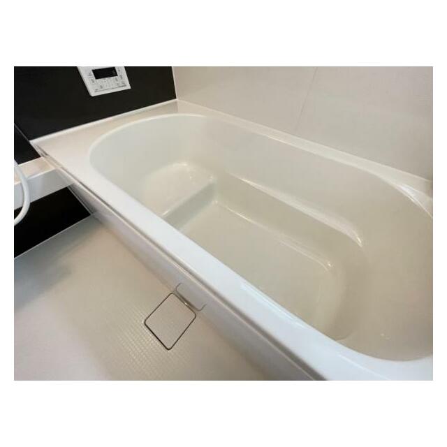 ゆったりと浸かれる1坪風呂を採用！1日の疲れを癒してくれる浴室は窓のある開放的な空間＾＾