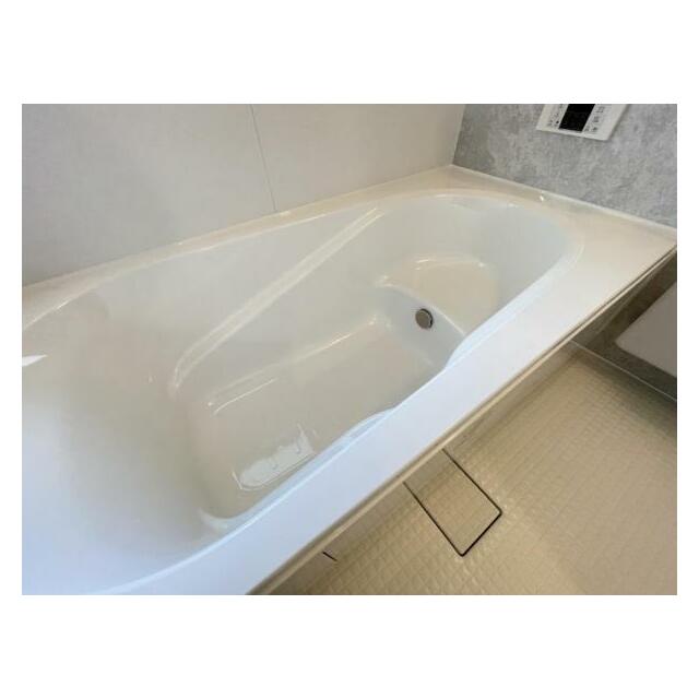 ゆったりと浸かれる1坪風呂を採用！1日の疲れを癒してくれる浴室は窓のある開放的な空間＾＾