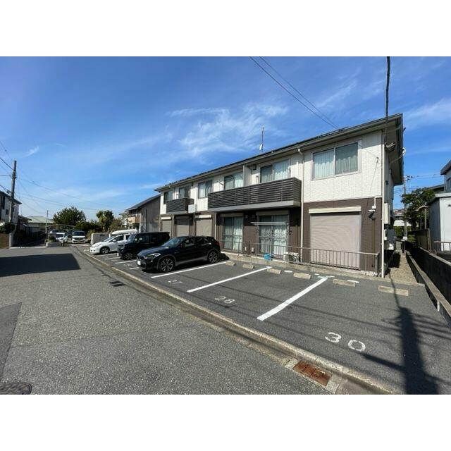 敷地内舗装駐車場１台付き（無料）♪２台目、別途契約月額３，３００円（税込）