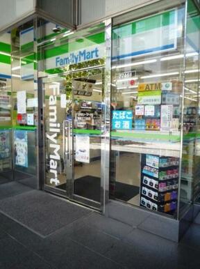 ファミリーマート　麹町三丁目店