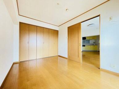 洋室(南西向き・6帖)