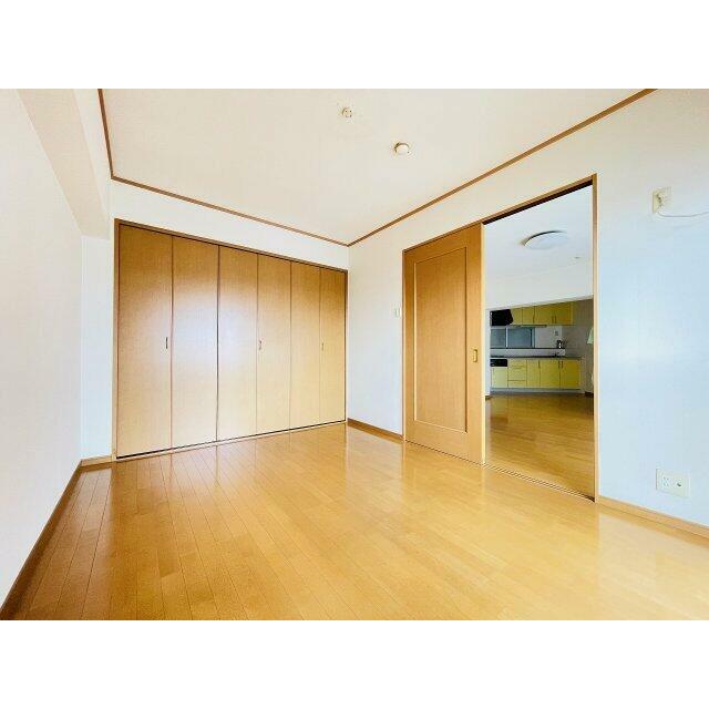 洋室(南西向き・6帖)