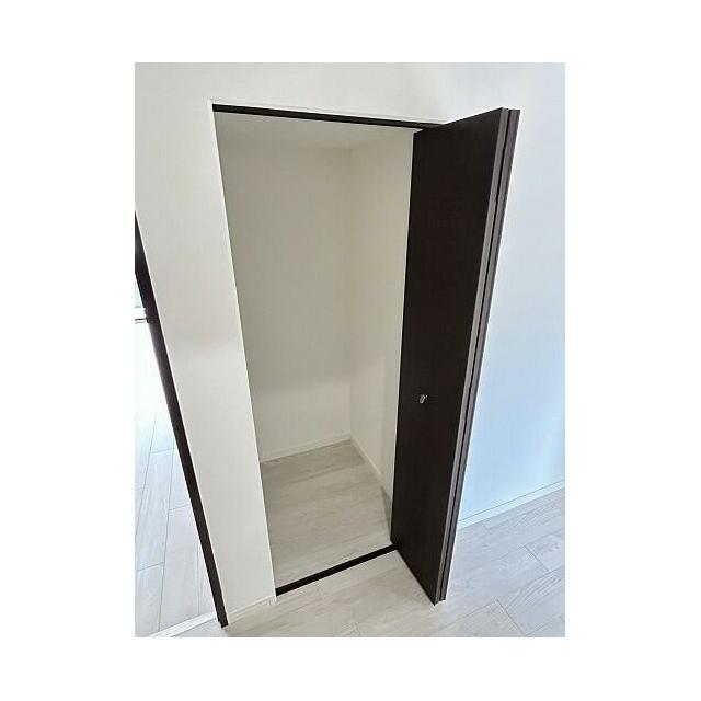 「廊下」物入れもございます。