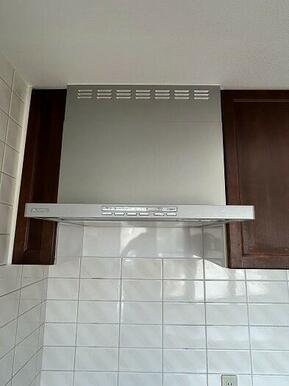 「キッチン」レンズフードはクリーニング済みです。