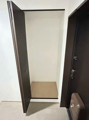 「玄関」シューズBOXがございます。