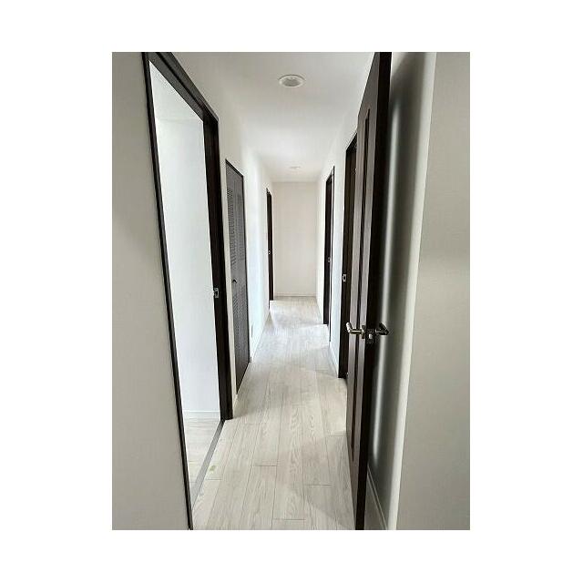 「廊下」クロス張替え済みです。