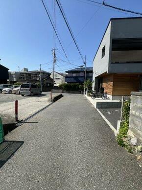 前面道路も車の交通量はほとんどありません