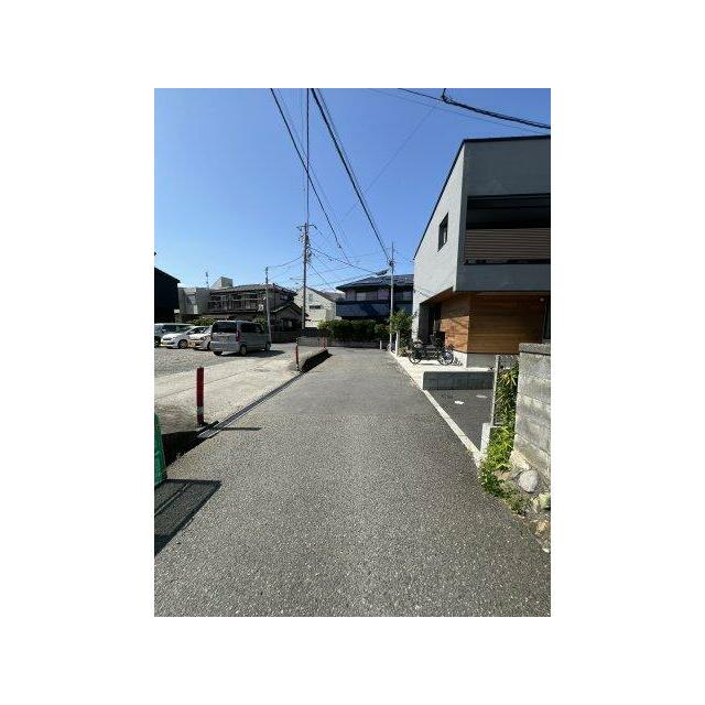 前面道路も車の交通量はほとんどありません