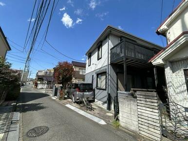 普通車が1台分駐車できます。