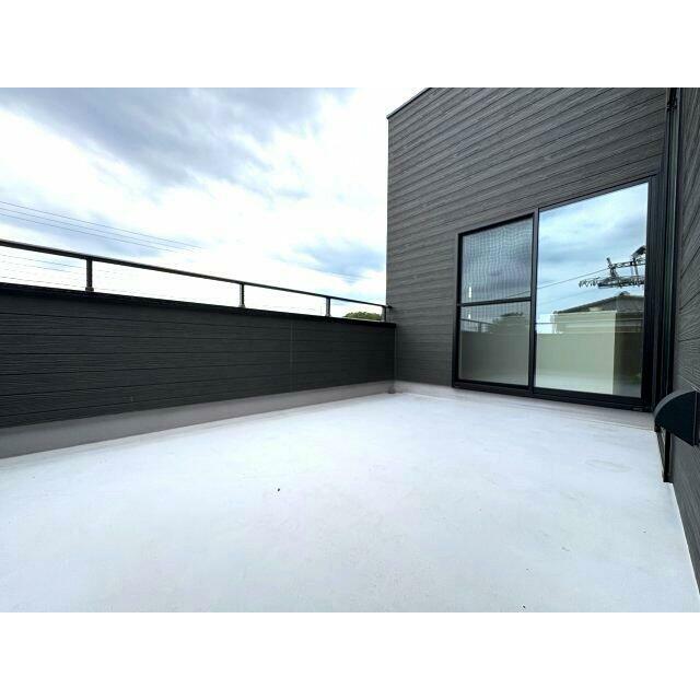 お洗濯にも便利なバルコニー付き