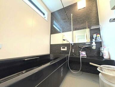 落ち着いた空間のお風呂です