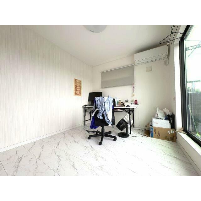 使い勝手のいい洋室です