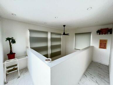 吹き抜けがあり、開放的です