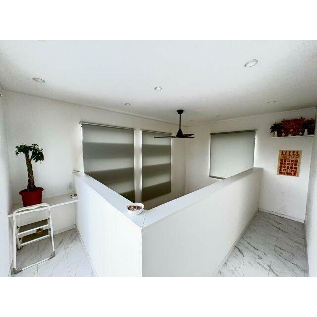 吹き抜けがあり、開放的です