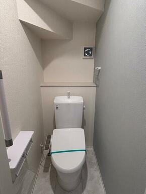トイレでの転倒リスクを減らしてくれる手すり付き（1号棟）