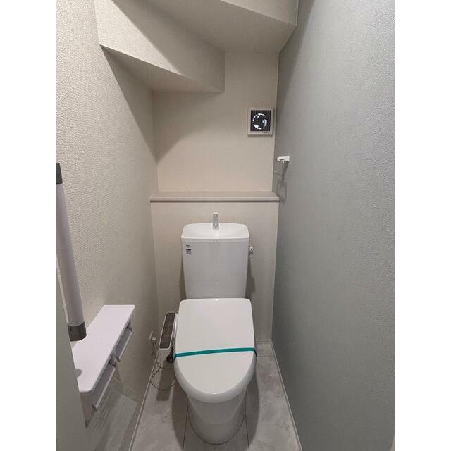 トイレでの転倒リスクを減らしてくれる手すり付き（1号棟）