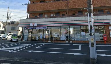 セブンイレブン日野三沢店