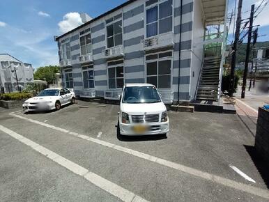駐車場は別料金となります。