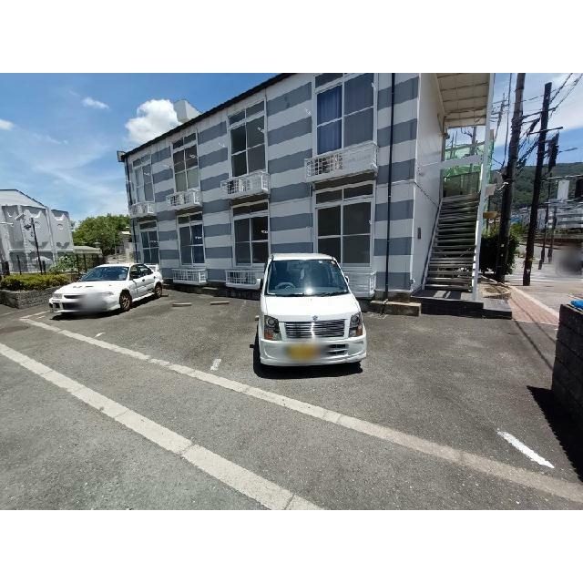 駐車場は別料金となります。