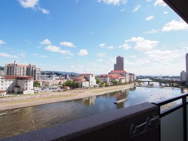 宝塚ホテルと宝塚大劇場が望めるこの景色はが望める物件はなかなかございません。