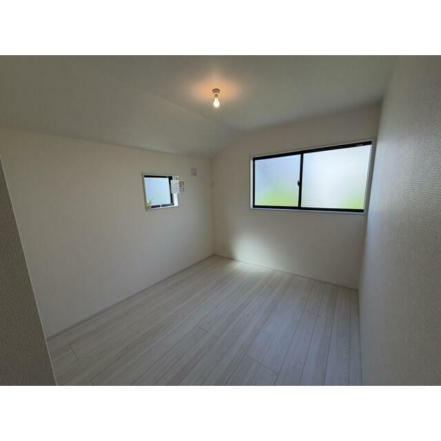 リビングとは別に静かな時間を楽しめる部屋（1号棟）