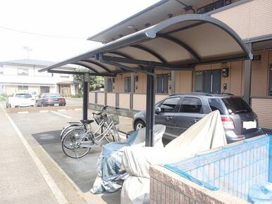 屋根付き駐輪場です♪