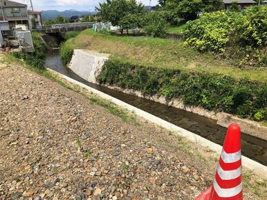 東側法面（河川との境界部分）