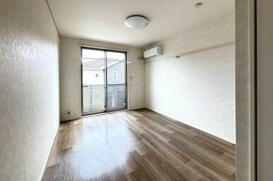 花粉対策や防犯上、人目を避けたい洗濯物の室内干しに便利なフレクリーン♪使わないときは窓枠上部に収納…